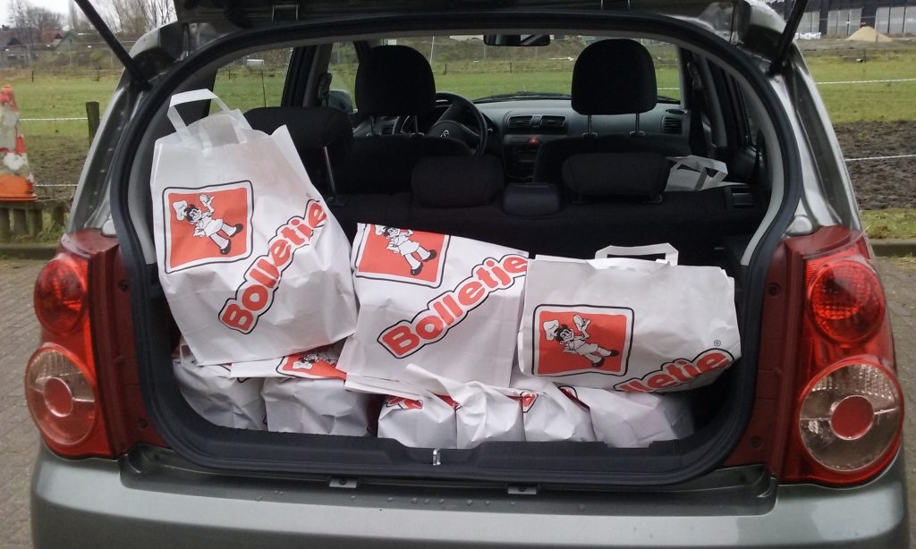 Bolletje pakketten in auto